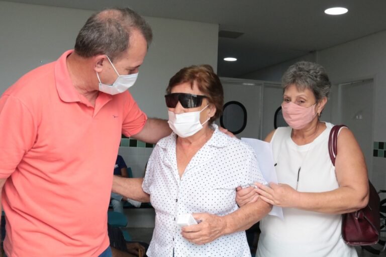 1 Mutirão Catarata PMNO - Prefeito no primeiro dia de cirurgias 08.01 (7)