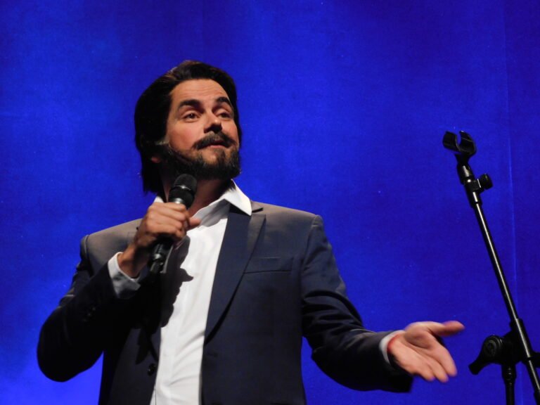 FOTO-CARIOCA-PADRE-GATO-DE-MELO