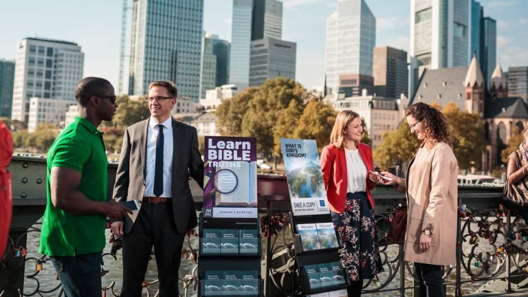 001 - O Reino de Deus © Cortesia das Testemunhas de Jeová (1)