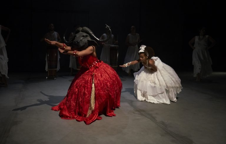 Cárcere ou Porque as Mulheres... (Dalma R e Isabelle R) -foto de Weslei Barba -b