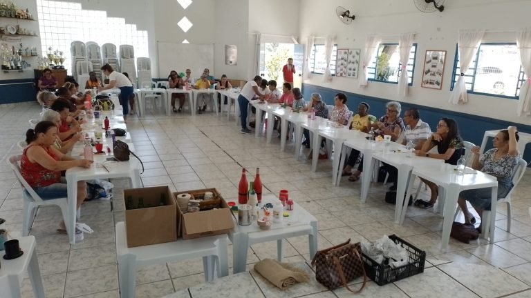 23.10.2023 IDOSOS DE HORTOLANDIA APRENDEM ARTESANATO NATALINO