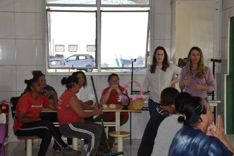 08.11.2023 TRABALHADORES DE COOPERATIVA DE HORTOLANDIAM RECEBEM ORIENTACAO SOBRE SAUDE E CONSCIENCIA NEGRA