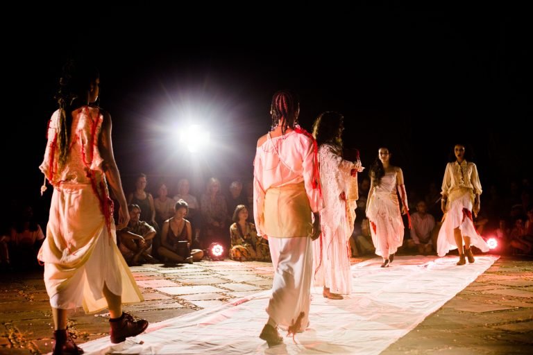 Espeta-#769culo-Vo-#769s-que-Pulsais-criado-dentro-de-reside-#770ncia-artistica-do-festival---Foto-Natalia-Chagas-44