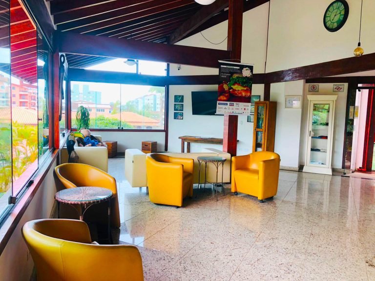 Hall de entrada do Hotel Coquille, de Ubatuba (SP) - Foto Jéssica Aquino