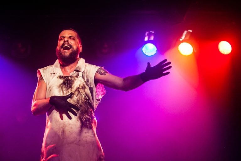 Espeta-#769culo-HOMEM-BOMBA-com-Luiz-Arthur.-Cre-#769dito-da-foto-Catarina-Paulino-01