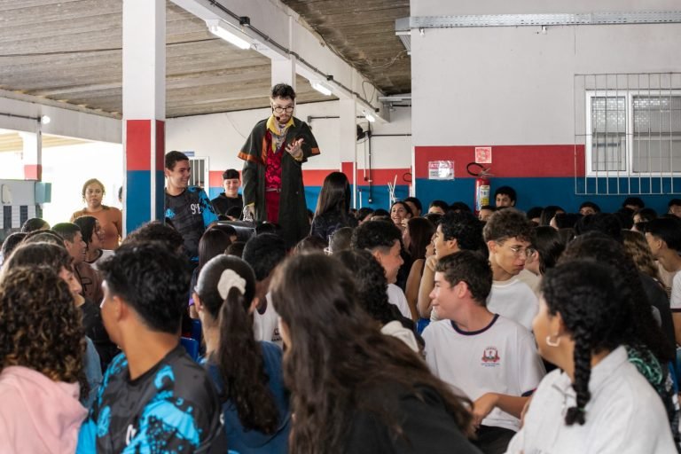 Cocegas_Rafaela_Bins