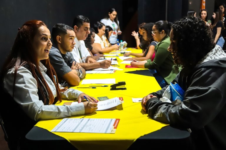 Empregos Pague Menos 01 - imprensa