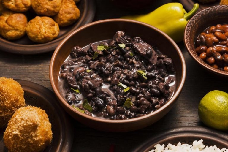 Feijoada - Crédito - freepik (1) (1)