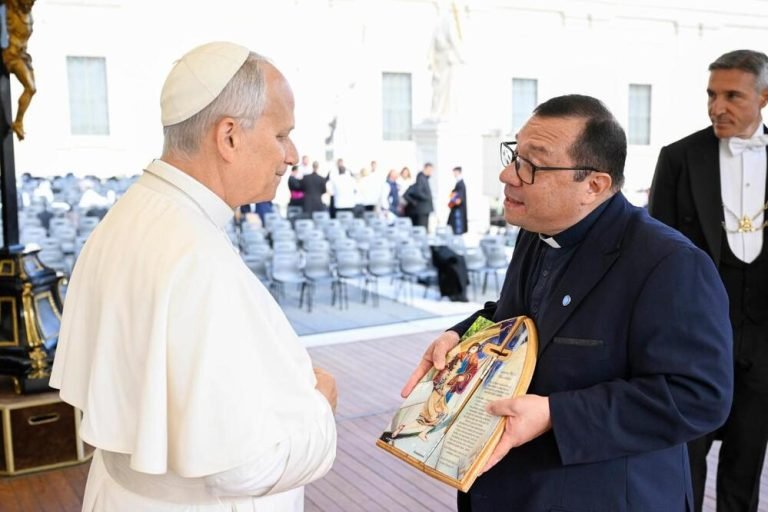 Padre Wagner Ferreira e Papa Leão XIV_Canção Nova (1)