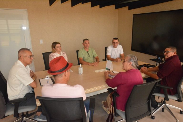 Reuniao-Prefeito-e-Sindicato-21-Jan-023_Easy-Resize.com_ (1)