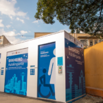 Prefeitura inicia teste de primeiro banheiro público autolimpante de Curitiba