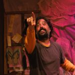 Bruno Mariani interpreta pessoas em situação  de rua em ‘Colchão de Ver Estrelas’