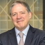 Distinção entre o capitalismo humanístico e o capitalismo humanista