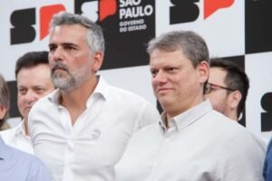 Gustavo Reis e Tarcísio de Freitas em evento em 2023 (1)