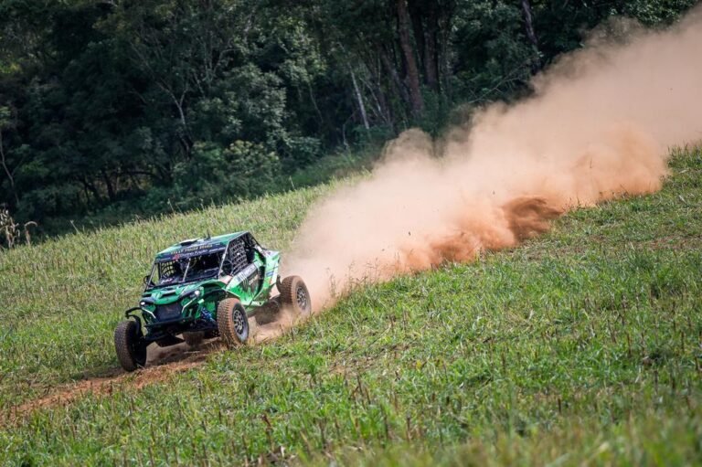 465544_1202523_atuais_campeAues_do_rally_minas_brasil__rodrigo_varela_e_matheus_mazzei_web_