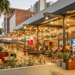 Shopping Prado Boulevard promove Sábado Divertido com competição de pelúcias, teatrinho infantil e espaço nostálgico