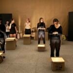 Jovens de Vinhedo representam a cidade em Santos com teatro performático 