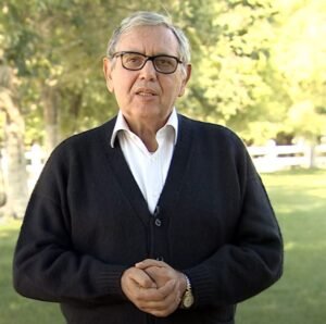 Prof.Lino-1-300x298