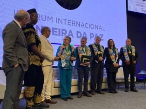 image004