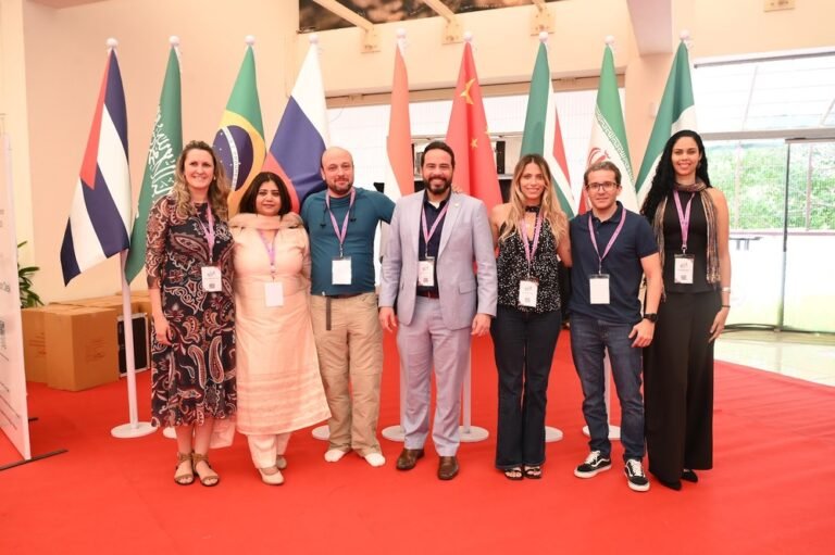 Imagem 4 - Delegação Brasileira mais profa Richa da India_2026 (1)