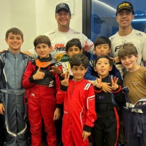 João Alécio, Rodrigo Pacetta e alunos da P28 Escola de Pilotagem - foto divulgação 2
