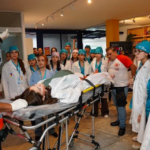 Colégio se transforma em hospital para simulação médica em Campinas