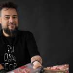 Felipe Tazzo discute os múltiplos papéis do escritor na Bienal do Livro