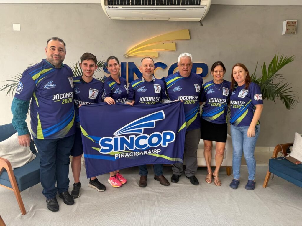 Equipe vestindo a camisa para o Joconesp 2026