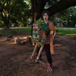 De Vinhedo a Valparaíso, atriz leva uma casa com pernas a festival internacional de teatro