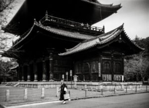 Kyoto_temple_monk_walk_marco_ponce (1) (1)